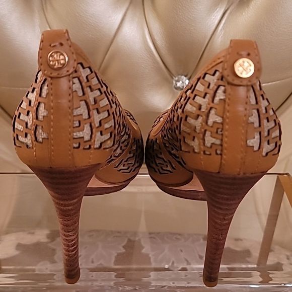 Tory Burch Brown Leather Regan Peep Toe Heels - Picture 9 of 16